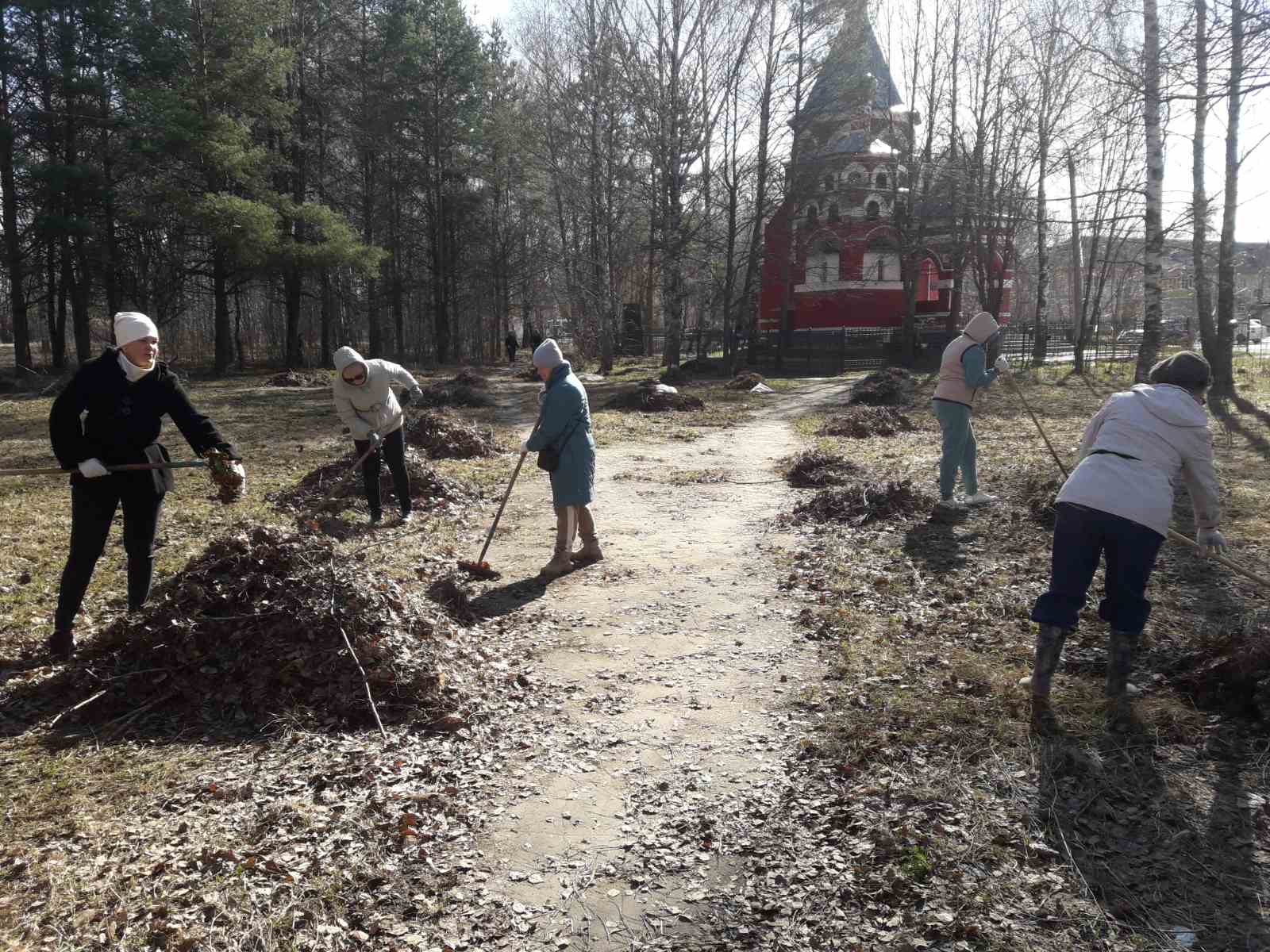 14 апреля была проведена уборка общественных территорий.